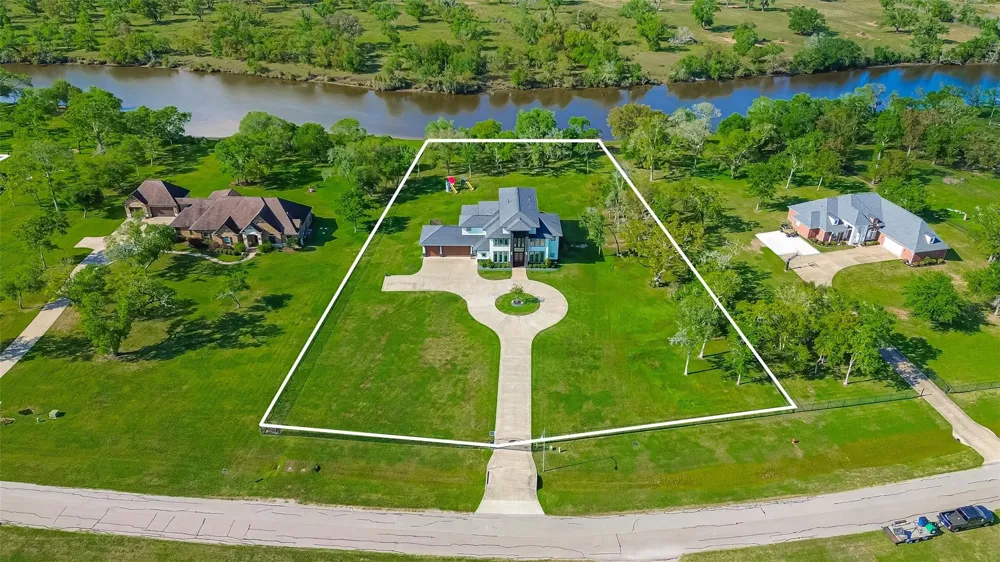 31734 Bayou Bend Richwood, TX 77515