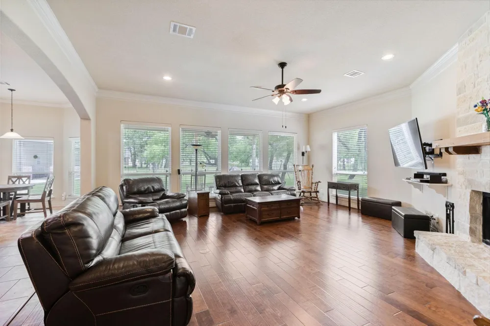 101 Pin Oak Lane Hempstead, TX 77445