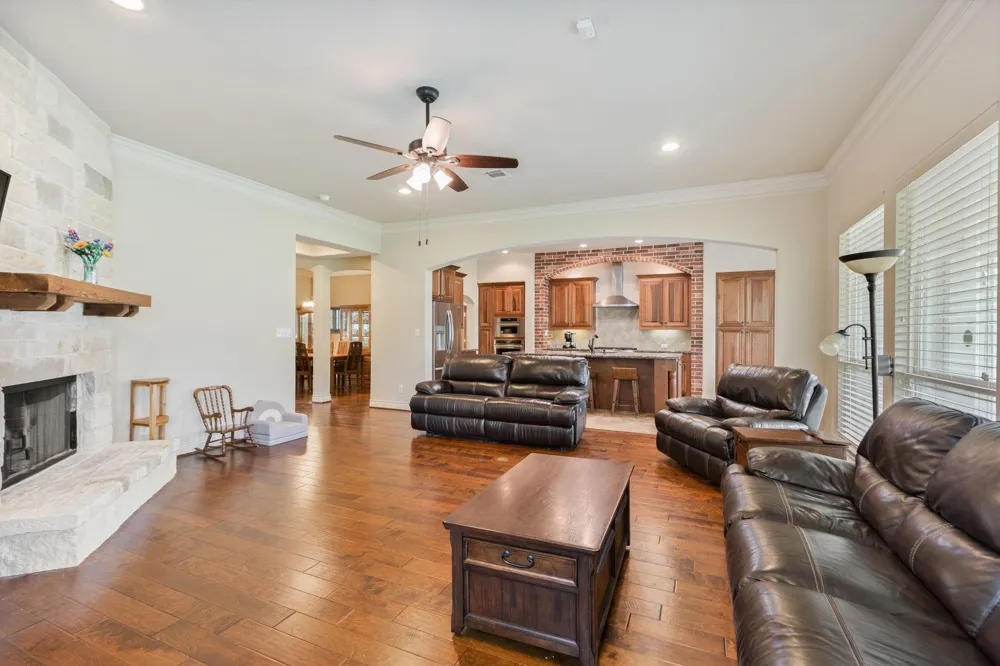 101 Pin Oak Lane Hempstead, TX 77445