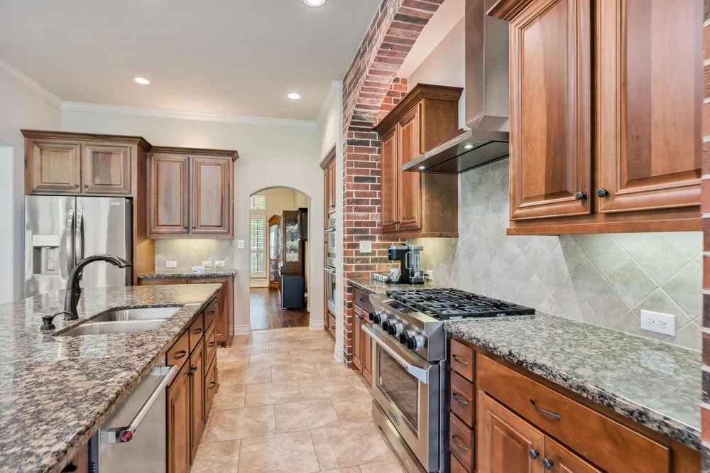 101 Pin Oak Lane Hempstead, TX 77445