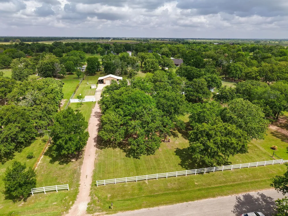 101 Pin Oak Lane Hempstead, TX 77445
