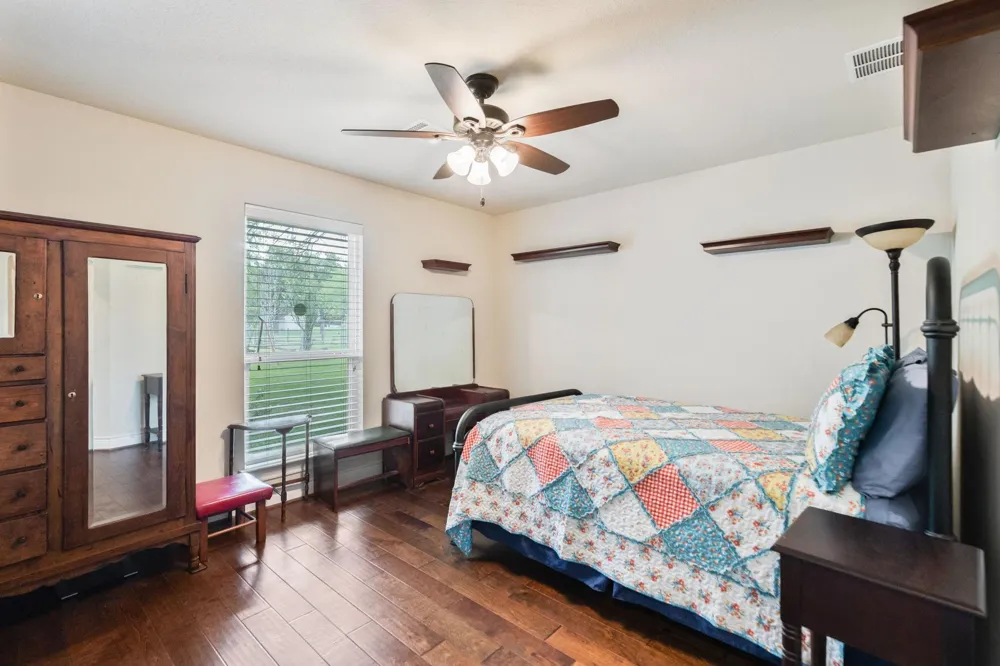 101 Pin Oak Lane Hempstead, TX 77445