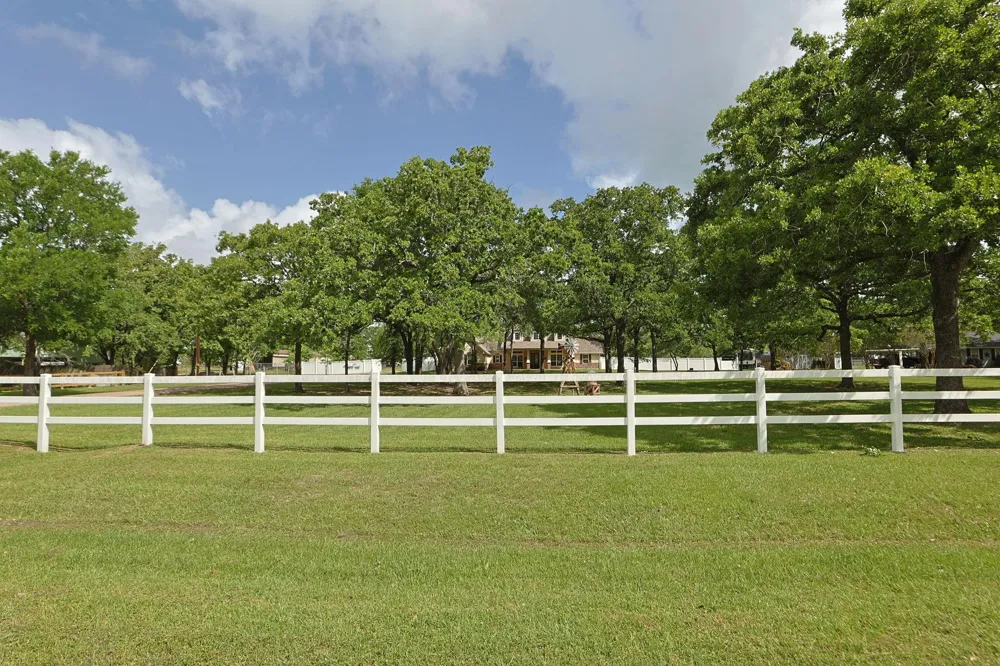 101 Pin Oak Lane Hempstead, TX 77445
