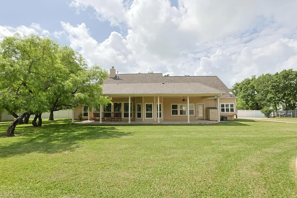 101 Pin Oak Lane Hempstead, TX 77445