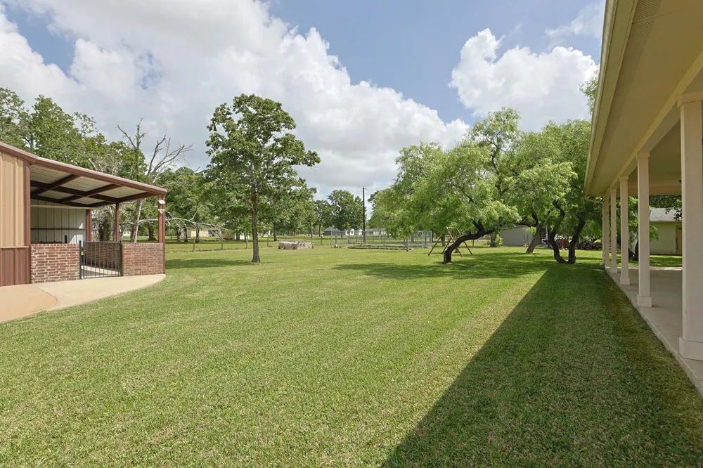 101 Pin Oak Lane Hempstead, TX 77445