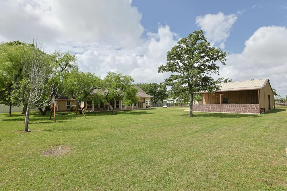101 Pin Oak Lane Hempstead, TX 77445
