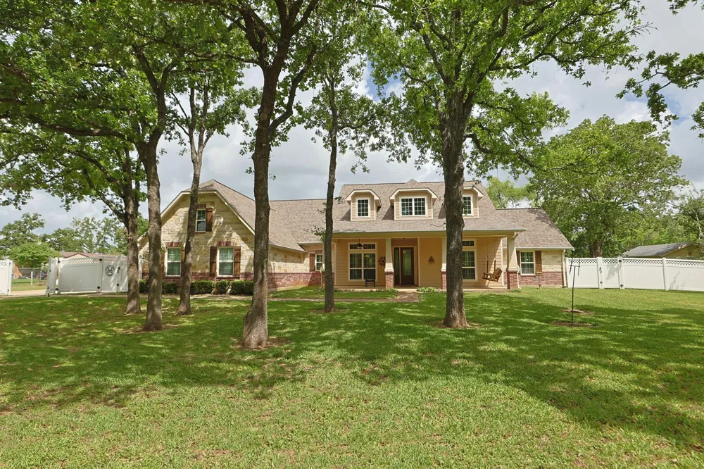 101 Pin Oak Lane Hempstead, TX 77445