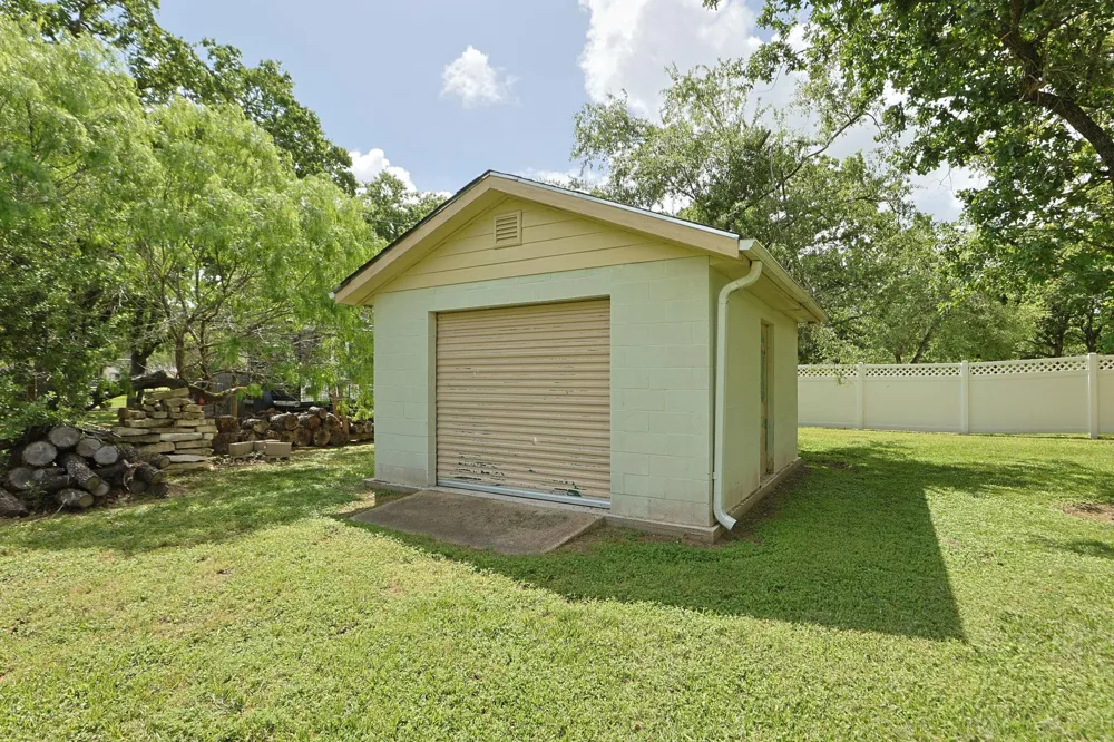 101 Pin Oak Lane Hempstead, TX 77445