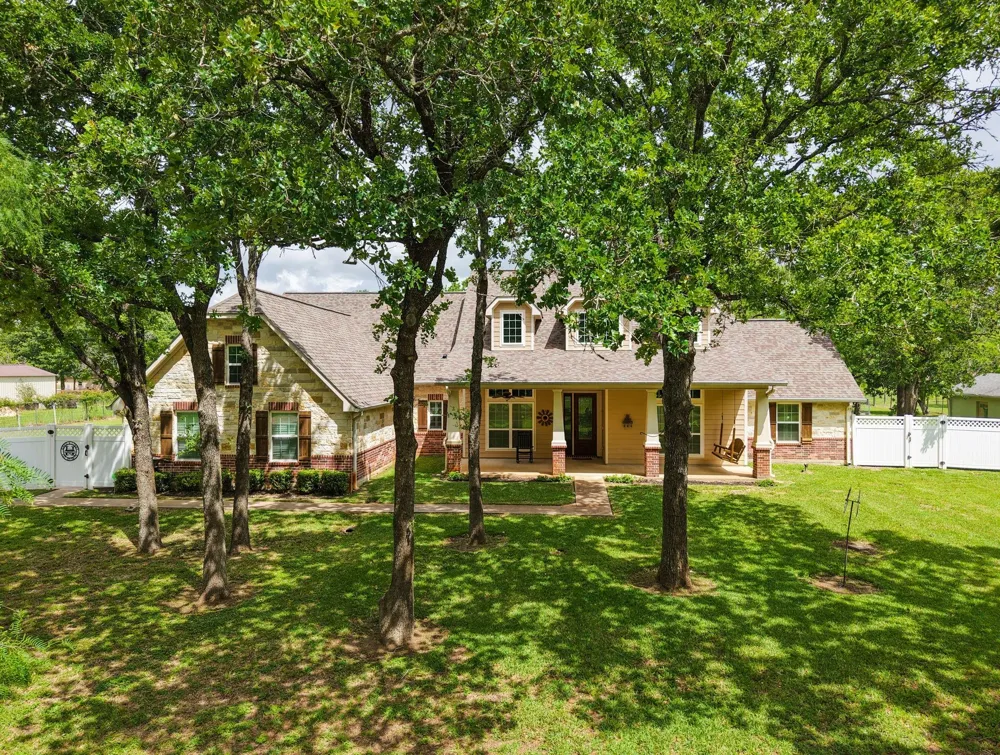 101 Pin Oak Lane Hempstead, TX 77445