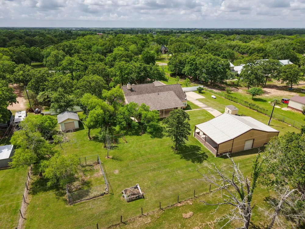 101 Pin Oak Lane Hempstead, TX 77445