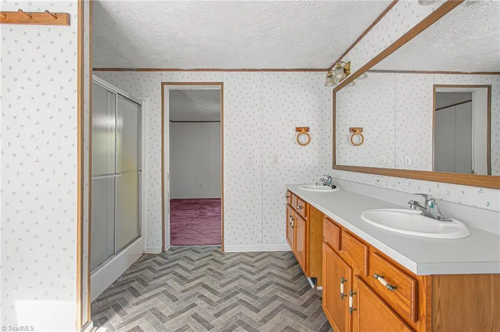 6705 Beale Road Snow Camp, NC 27349