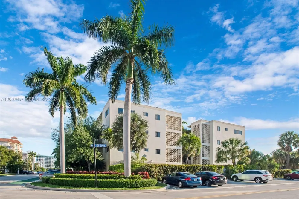 10001 W Bay Harbor Dr #208 Bay Harbor Islands, FL 33154