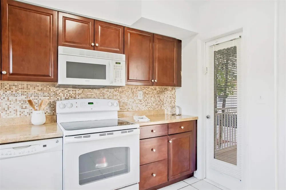 10001 W Bay Harbor Dr #208 Bay Harbor Islands, FL 33154