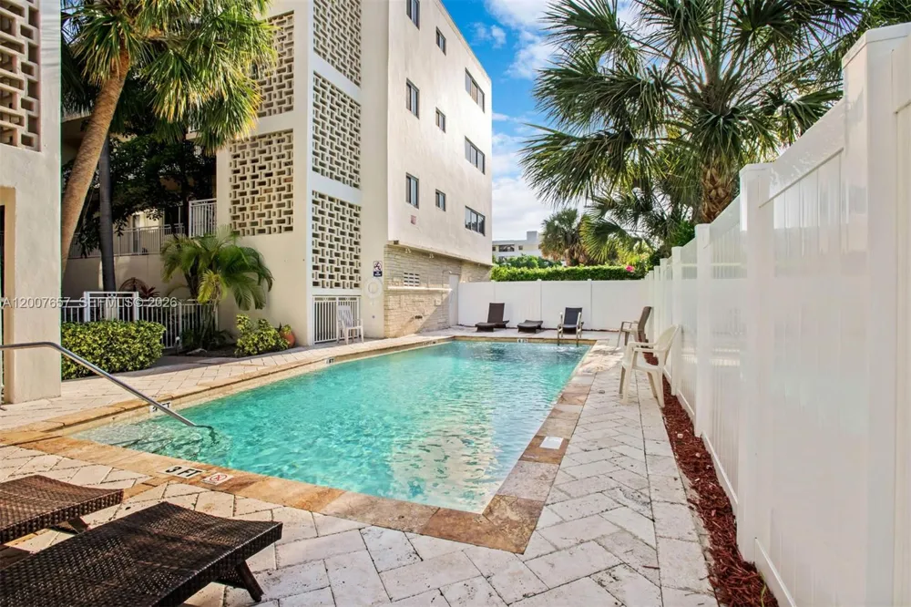 10001 W Bay Harbor Dr #208 Bay Harbor Islands, FL 33154
