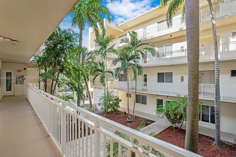 10001 W Bay Harbor Dr #208 Bay Harbor Islands, FL 33154