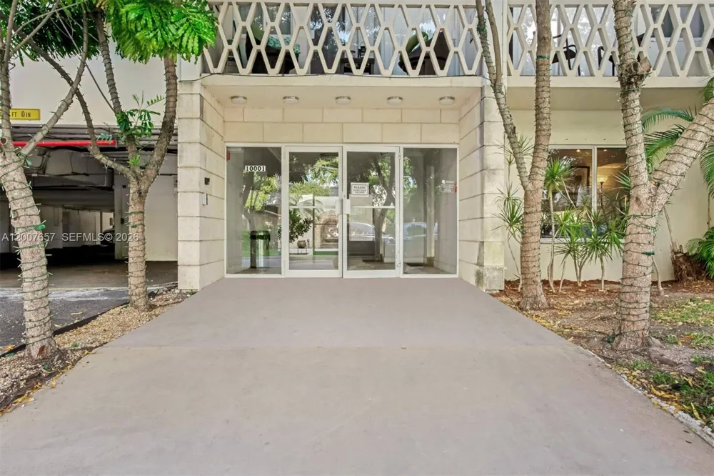 10001 W Bay Harbor Dr #208 Bay Harbor Islands, FL 33154