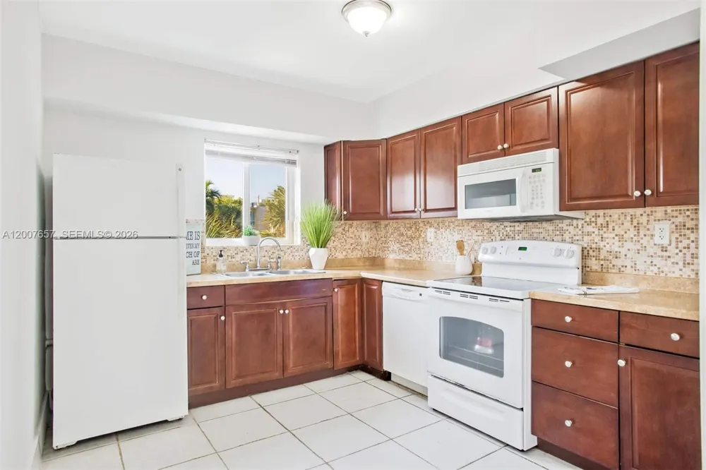 10001 W Bay Harbor Dr #208 Bay Harbor Islands, FL 33154