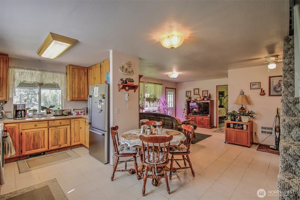 6731 River Way Fruitland, WA 99129