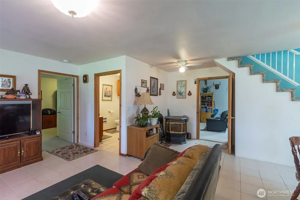 6731 River Way Fruitland, WA 99129