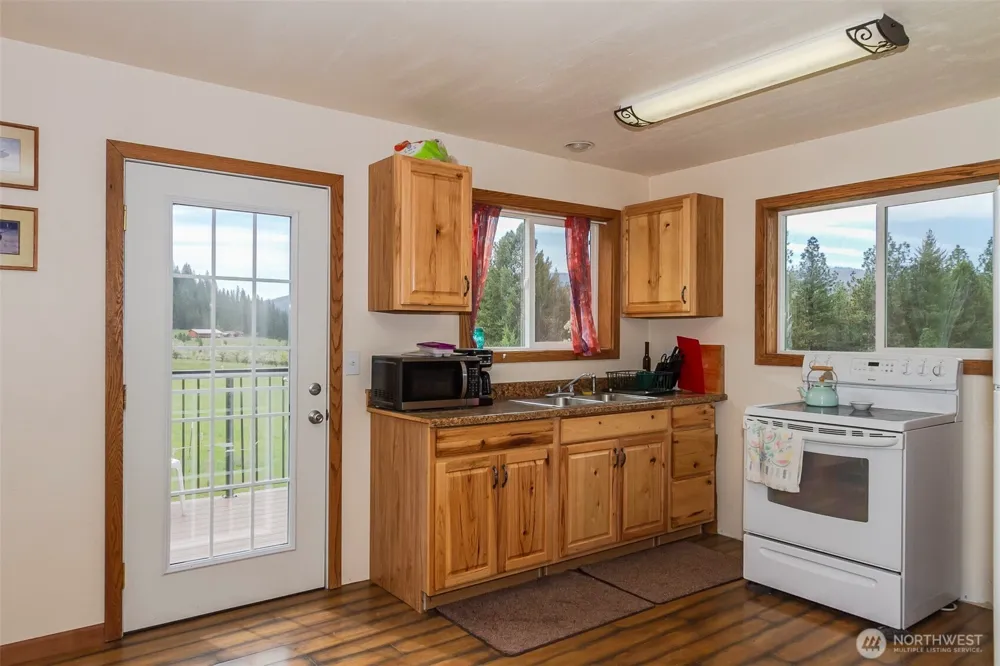 6731 River Way Fruitland, WA 99129