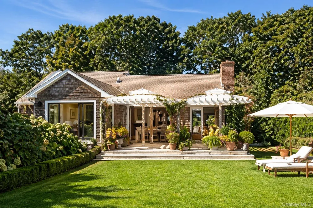 44 Straight Path Southampton, NY 11968