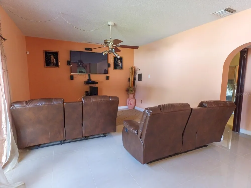 4902 FIVE ACRE ROAD Plant City, FL 33565