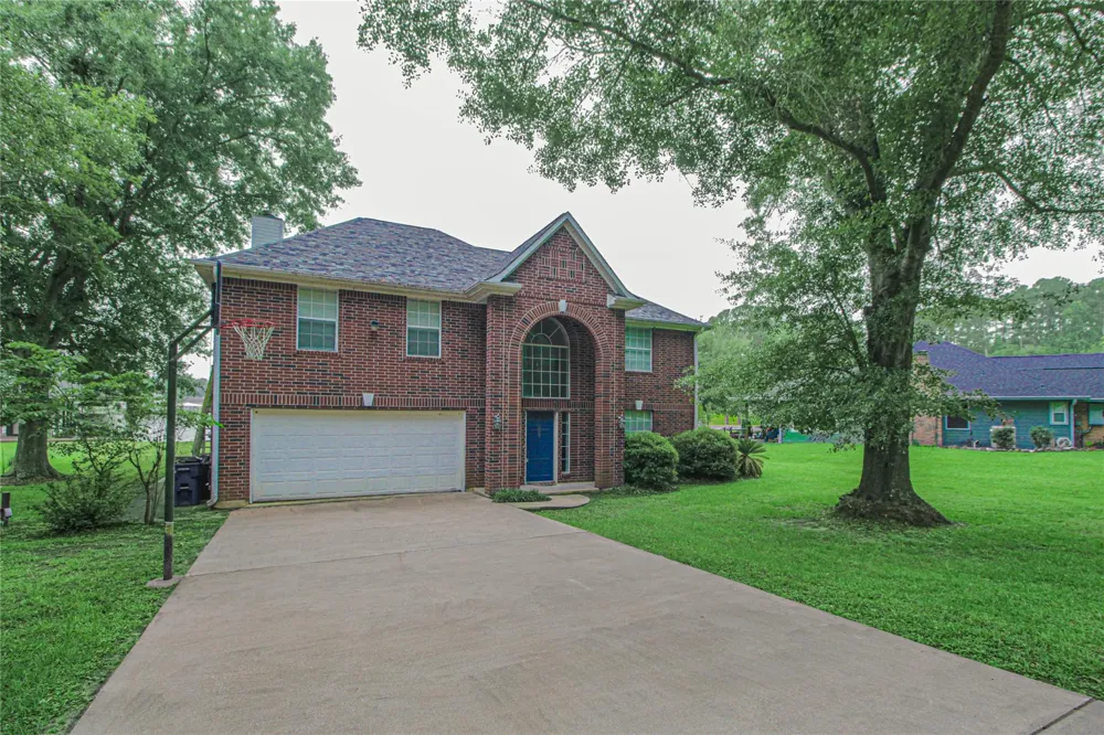 200 Lakefront Drive Onalaska, TX 77360