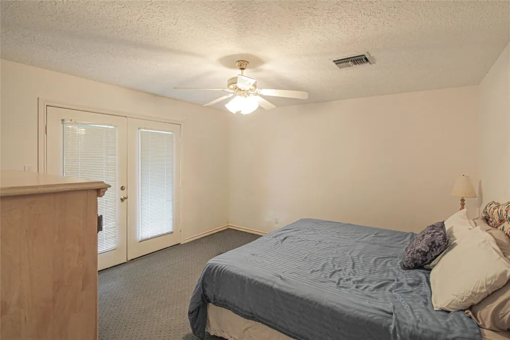 200 Lakefront Drive Onalaska, TX 77360