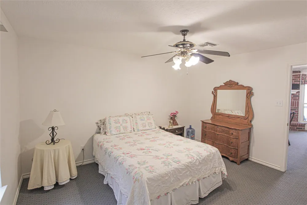200 Lakefront Drive Onalaska, TX 77360