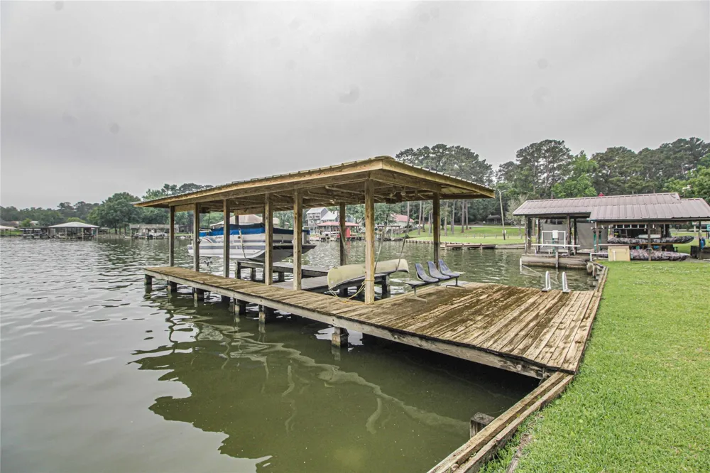200 Lakefront Drive Onalaska, TX 77360