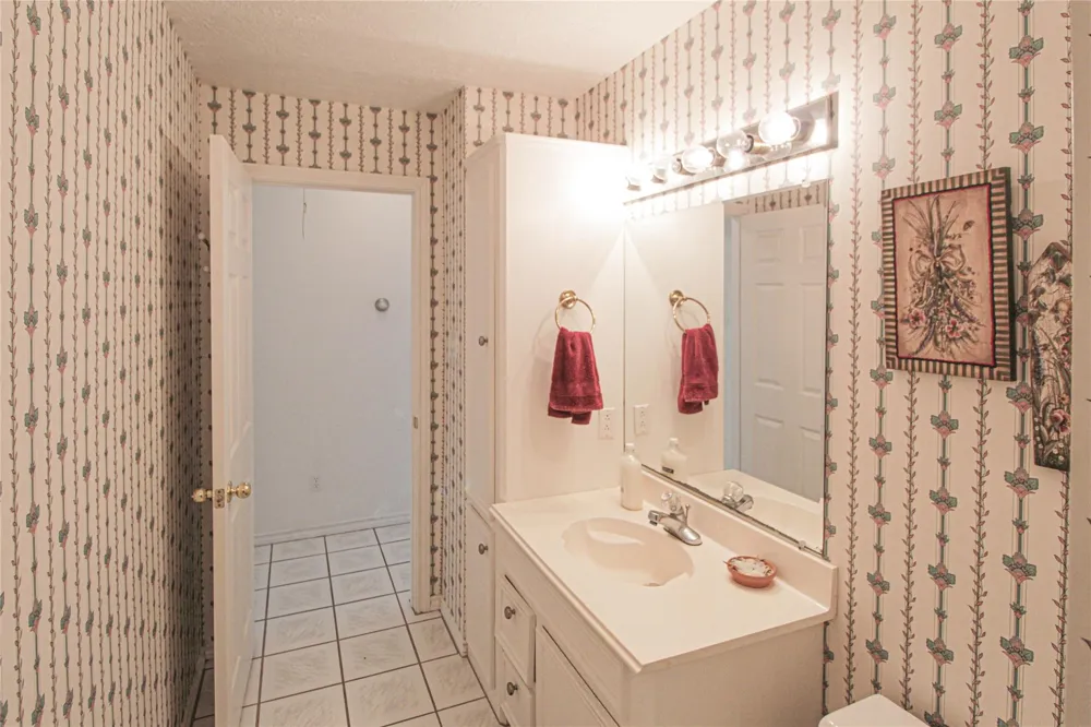 200 Lakefront Drive Onalaska, TX 77360