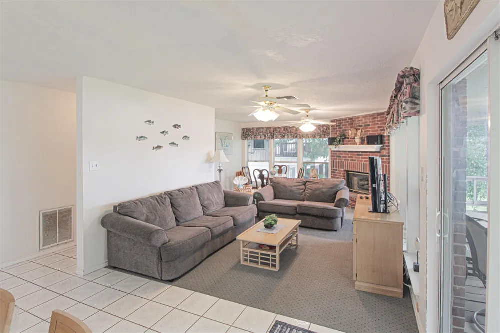 200 Lakefront Drive Onalaska, TX 77360