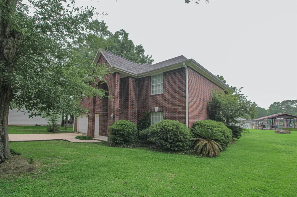 200 Lakefront Drive Onalaska, TX 77360