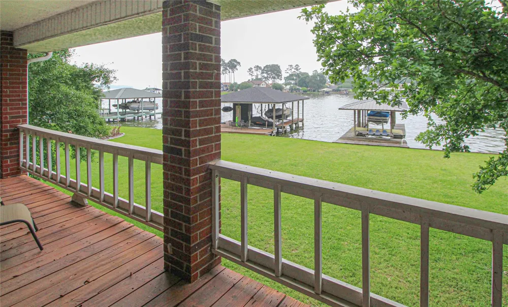 200 Lakefront Drive Onalaska, TX 77360