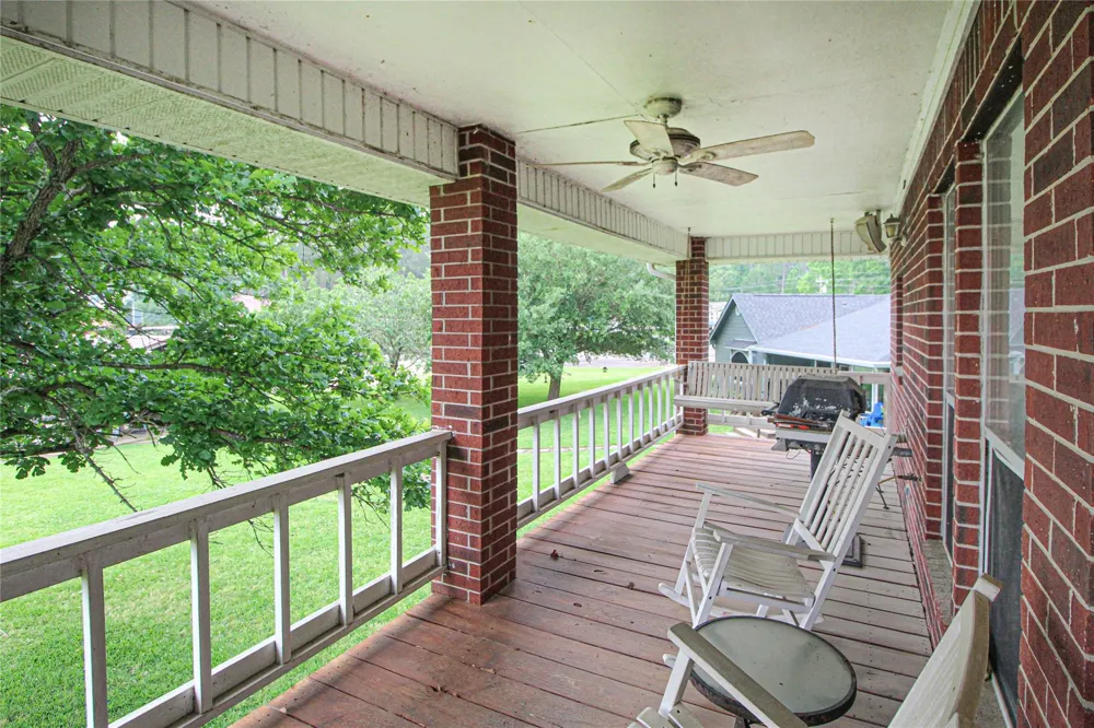 200 Lakefront Drive Onalaska, TX 77360