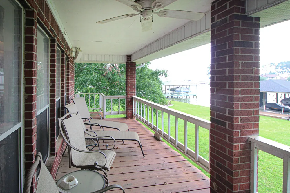 200 Lakefront Drive Onalaska, TX 77360