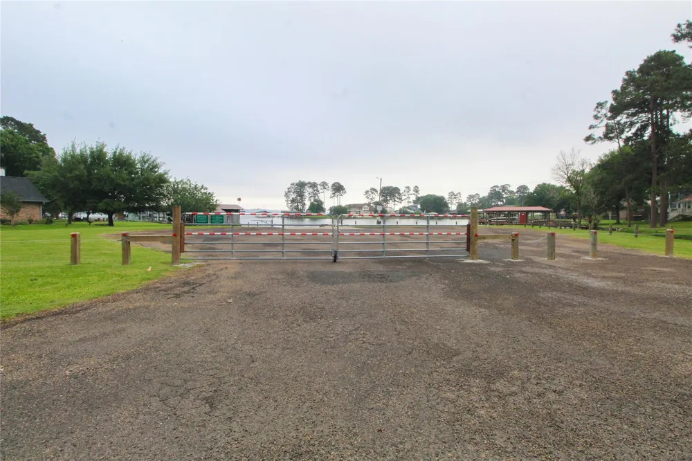 200 Lakefront Drive Onalaska, TX 77360