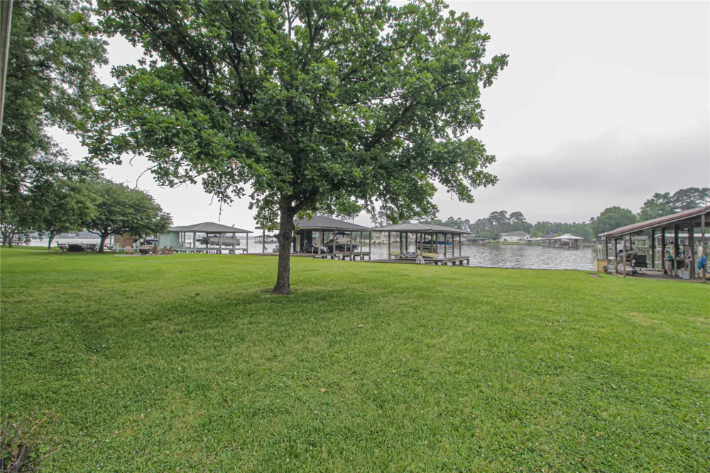 200 Lakefront Drive Onalaska, TX 77360