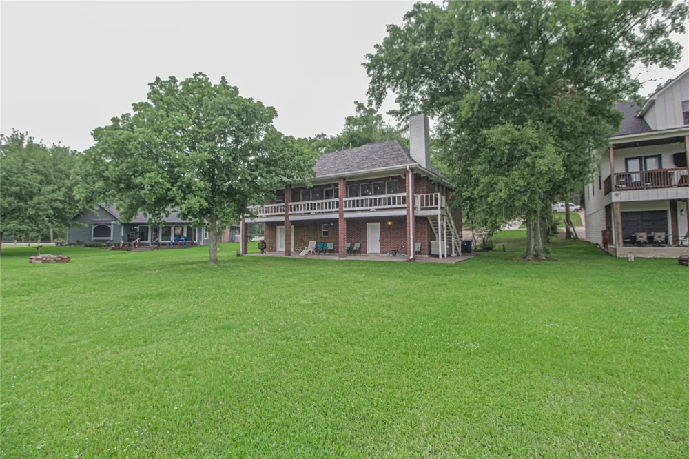 200 Lakefront Drive Onalaska, TX 77360