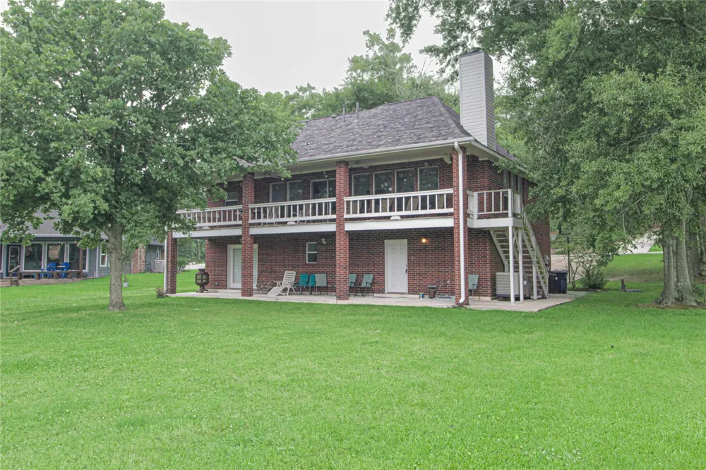 200 Lakefront Drive Onalaska, TX 77360