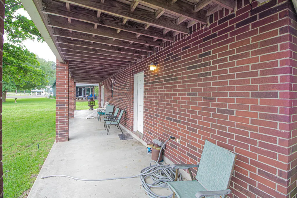 200 Lakefront Drive Onalaska, TX 77360
