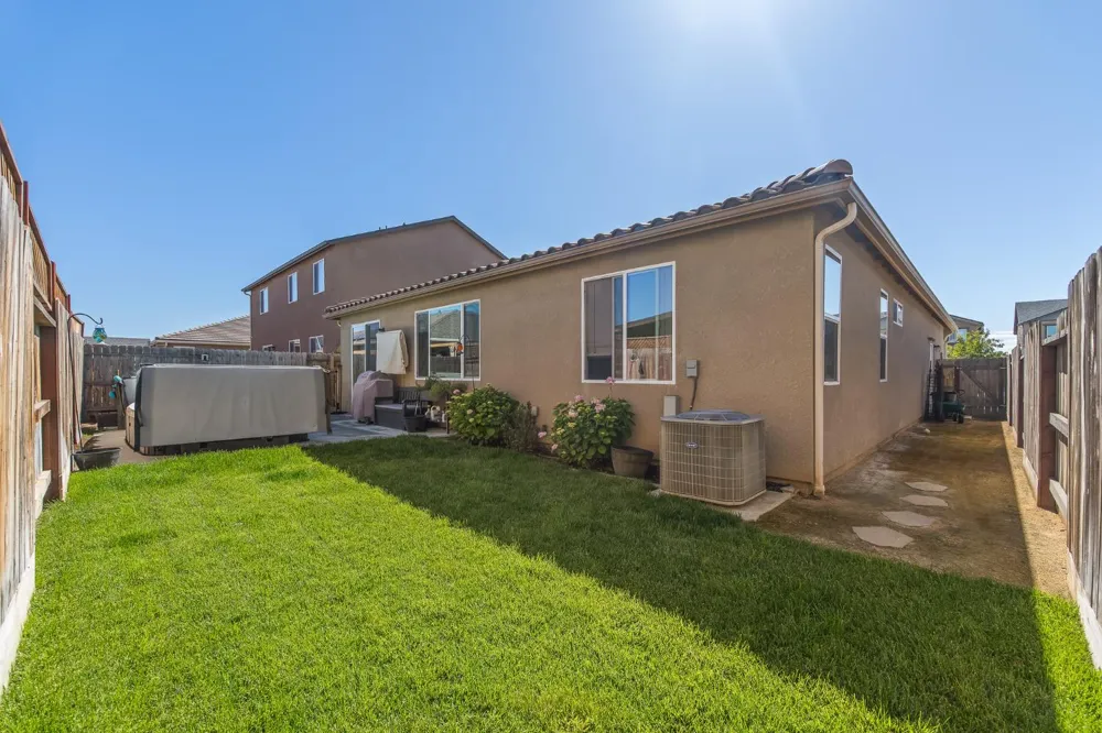 174 S Karen Avenue Kerman, CA 93630