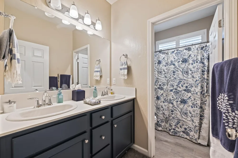 174 S Karen Avenue Kerman, CA 93630