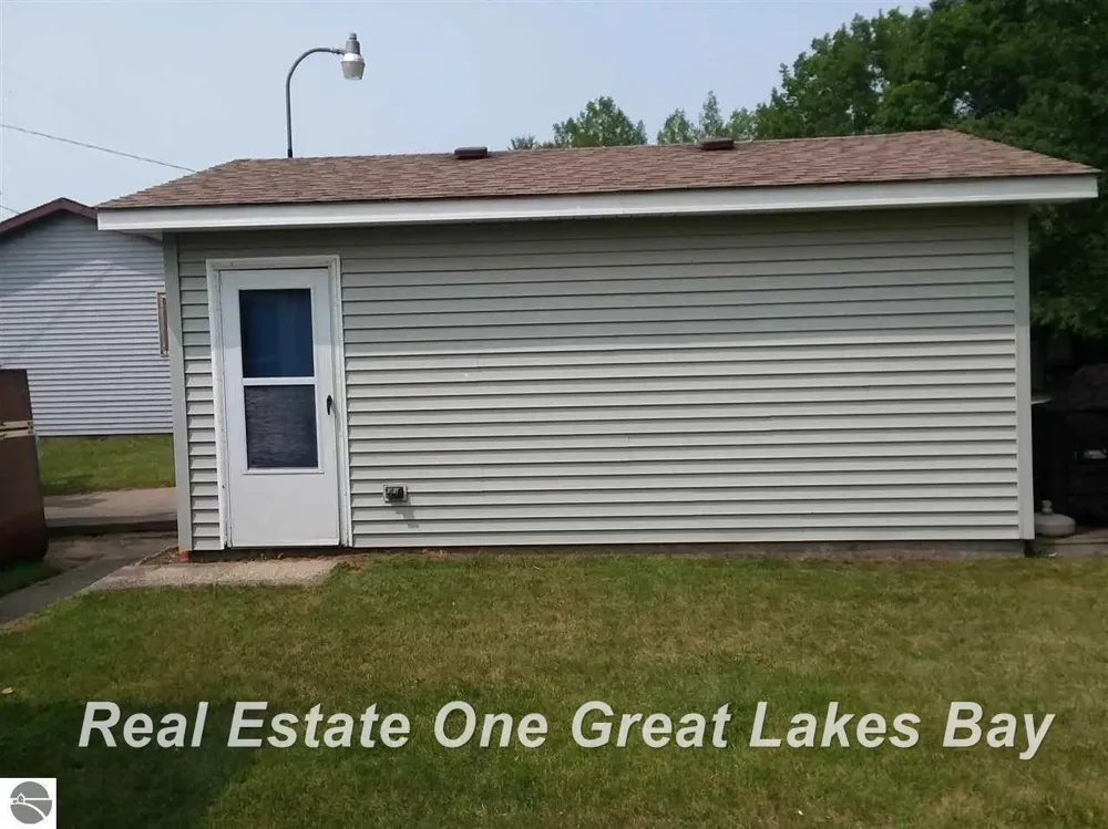 948 Richland Avenue Hill Township, MI 48635