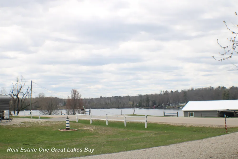 948 Richland Avenue Hill Township, MI 48635