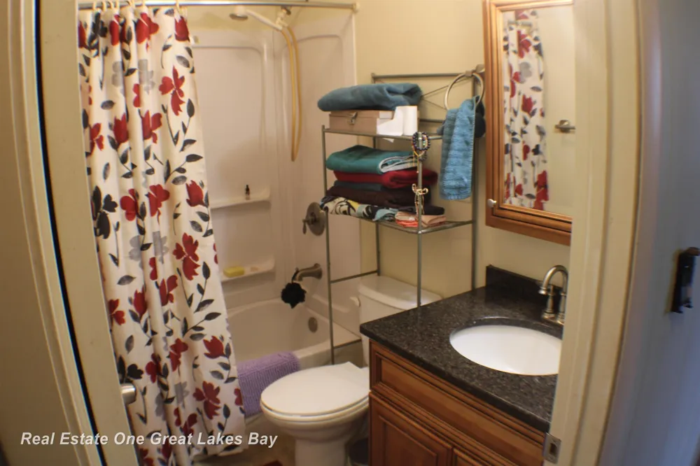 948 Richland Avenue Hill Township, MI 48635