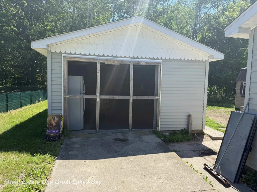 948 Richland Avenue Hill Township, MI 48635