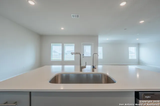 125 Nicks Cv Lockhart, TX 78644