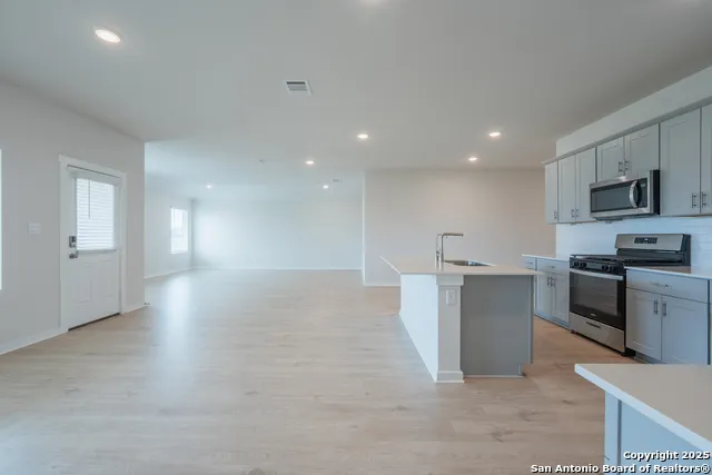 125 Nicks Cv Lockhart, TX 78644