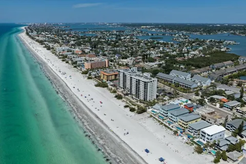 900 GULF BOULEVARD #204